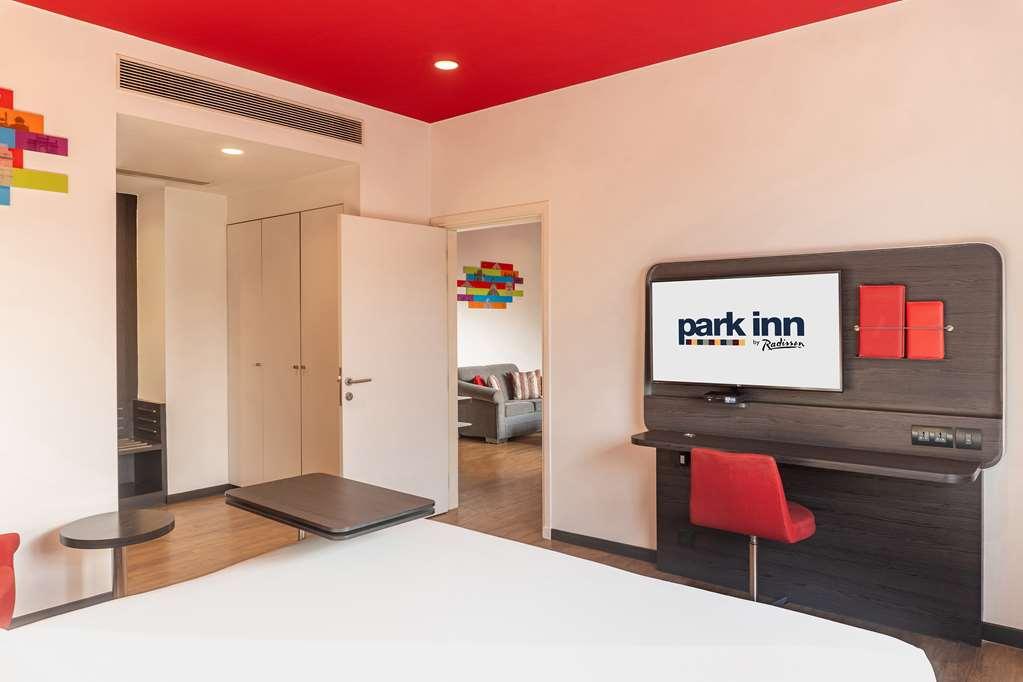 Park Inn By Radisson New Delhi Lajpat Nagar חדר תמונה